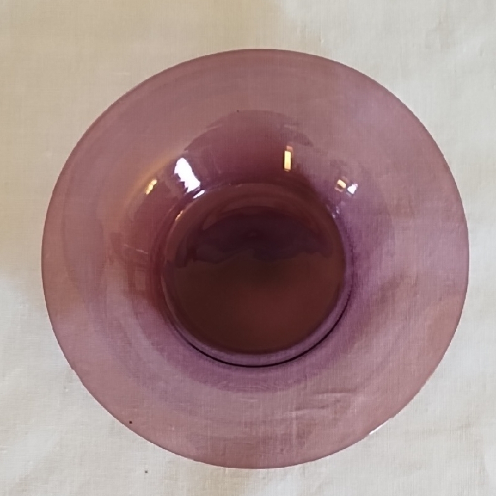 PURPLE HUED GLASS PLATE, OFTEN CALLED AMETHYST GLASSWARE 5 1/2" DIAMETER